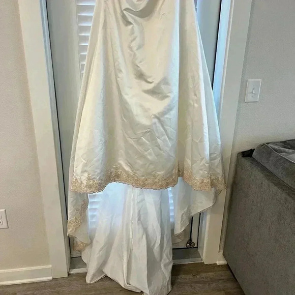 NWT David's Bridal Wedding Dress Style# 10042037 Ivory - 12 - Picture 2 of 14